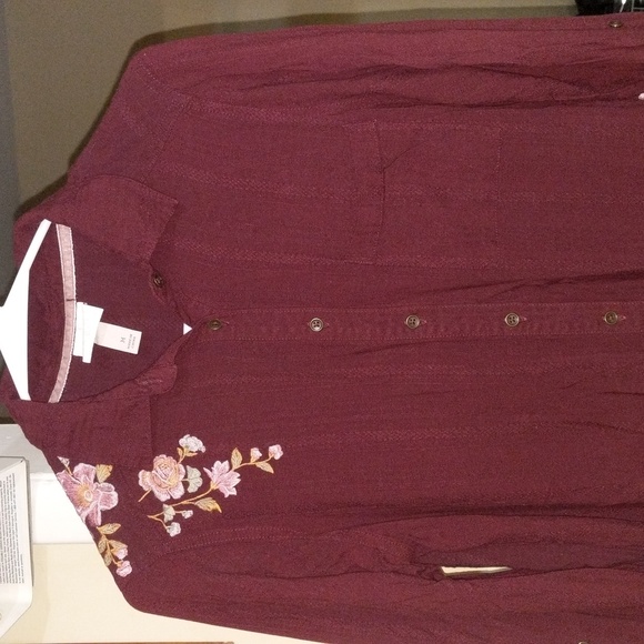 45 Knox Rose Burgundy Button down Shirt with Embroidered Flowers. Size: Medium - Picture 2 of 11